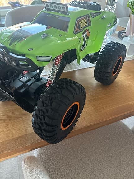 Fjärrstyrd monstertruck leksaksbil grön