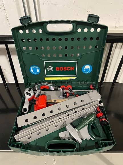 Bosch leksaksverktyg och arbetsbänk