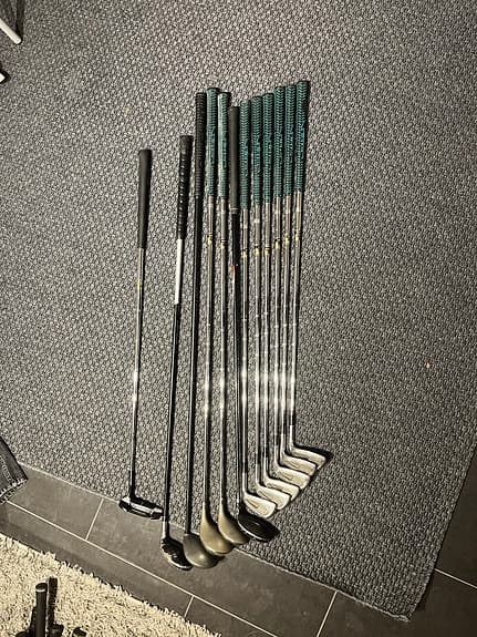 Callaway Big Bertha War Bird driver med ett spalding järnset 4-P
