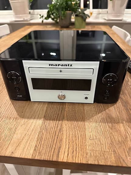 Marantz M-CR611 nätverksreceiver med CD-spelare