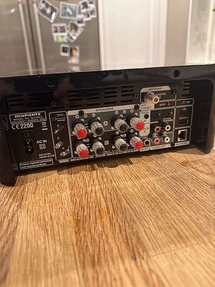 Marantz M-CR611 nätverksreceiver med CD-spelare