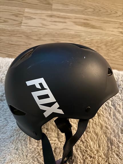 Cykelhjälmar 2 st FOX och 1st BELL