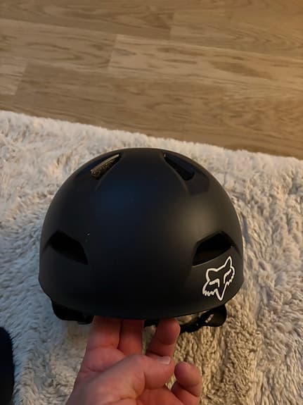 Cykelhjälmar 2 st FOX och 1st BELL