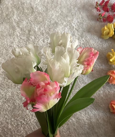 Plastblommor & ljushållarblommor i plast