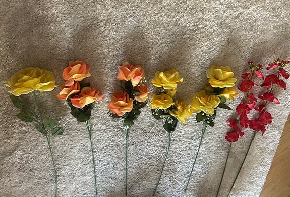 Plastblommor & ljushållarblommor i plast