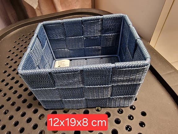 två förvaring korgar