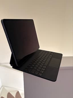Apple iPad Pro 12,9 tum 256 GB + Magic Keyboard