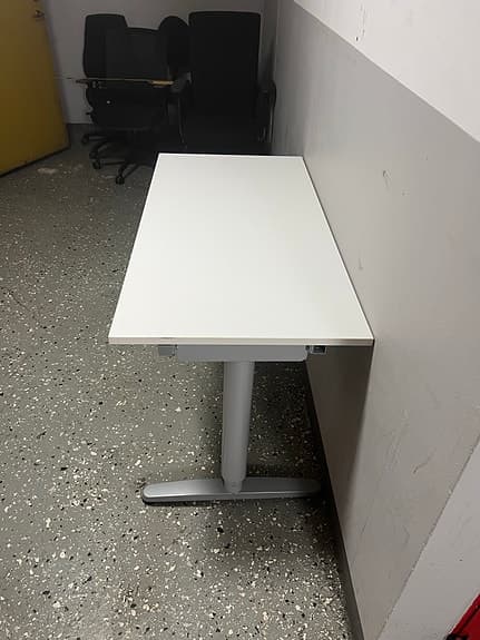 Elektrisk höj och sänkbart skrivbord