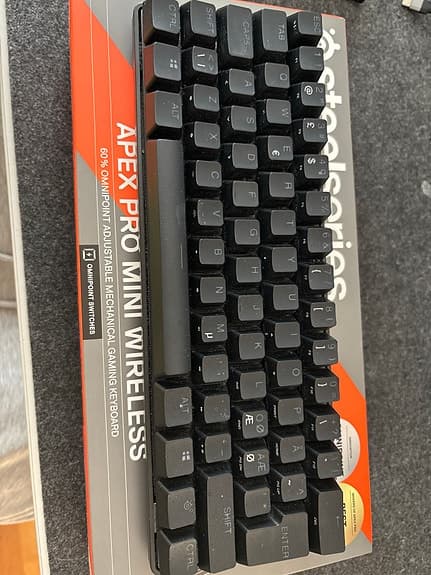 Apex PRO mini wireless RGB trådlöst tangentbord svart.