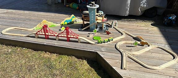 Trätågbana och Garage