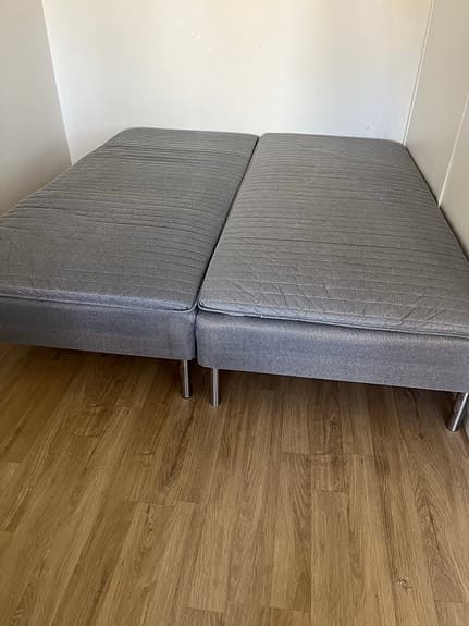 IKEA säng grå med metallben