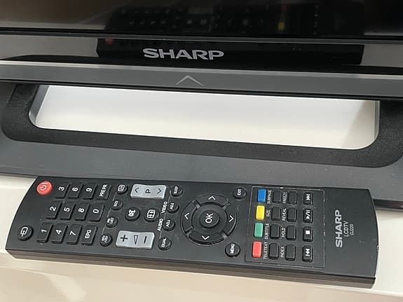 Sharp 32" LED-TV svart