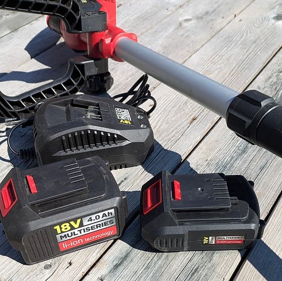 18V batteridriven grästrimmer med 2 batterier och laddare