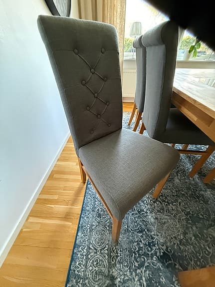 Matgrupp & sidobord i oljad ek