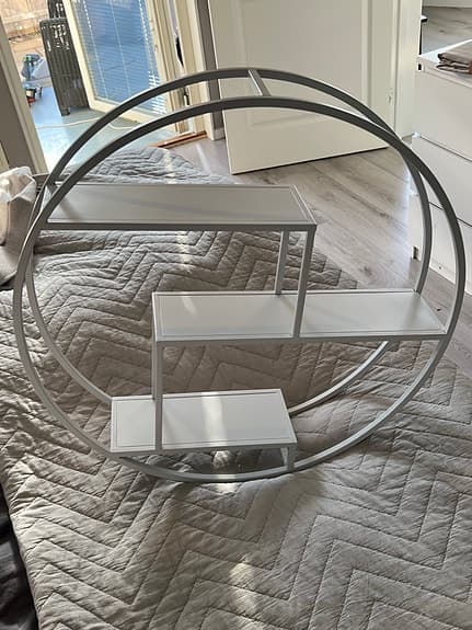 Vit Gatsby vägghylla från Mio