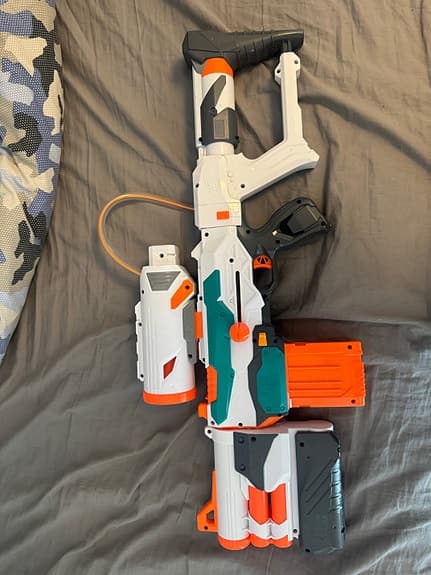 Nerf leksaksvapen med tillhörande skott