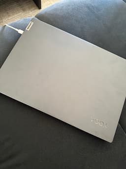 Lenovo bärbar dator AMD Ryzen 7 8 GB RAM 477 GB SSD grå