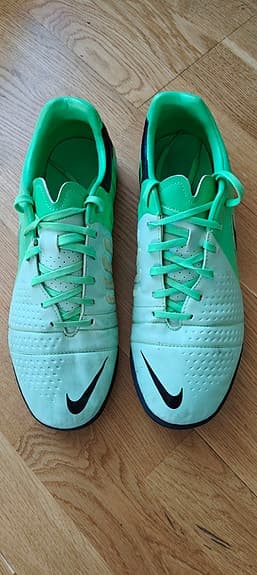 Nike fotbollsskor turf grön storlek 45