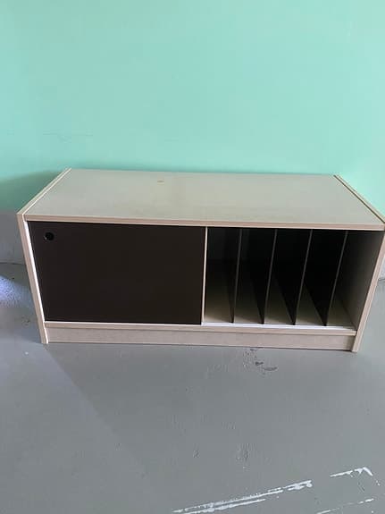 Förvaringsbänk med skjutdörr och fack trä beige brun