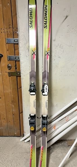 Salomon skidor med bindningar i längd 188 cm
