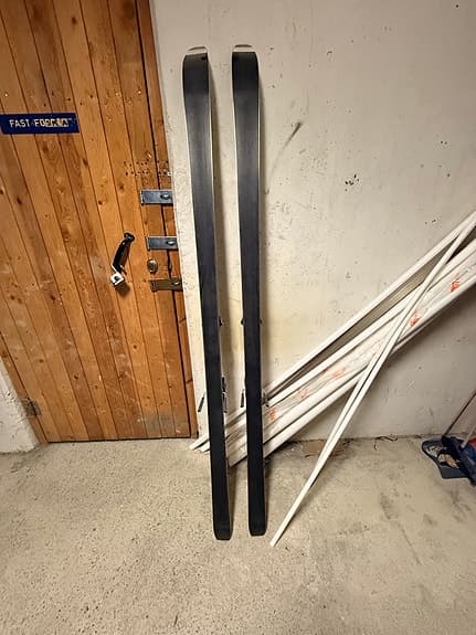 Salomon skidor med bindningar i längd 188 cm