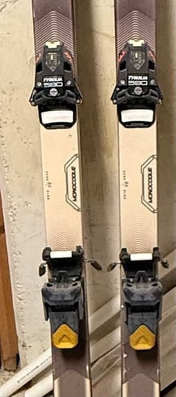Salomon skidor med bindningar i längd 188 cm