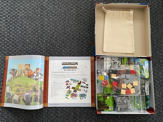HELT NYTT - Minecraft Heroes of the Village brädspel - Ravensburger