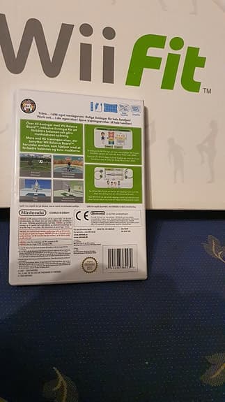 Nintendo Wii Fit spel med balansbräda Nintendo Wii
