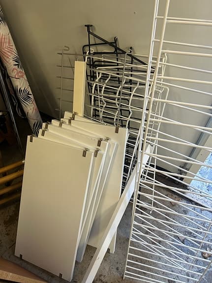 String hyllsystem med gavlar och hyllplan vit