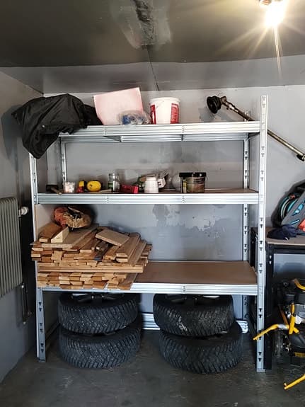 Förvaringshylla till garage eller förråd