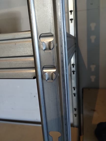 Förvaringshylla till garage eller förråd