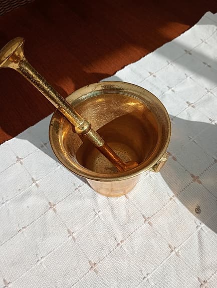 Gedigen Mortel med stöt i mässing – Storlek 5