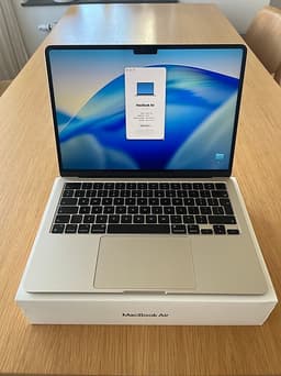 MacBook Air 13" (M2) – 93% battery health, only 204 cycles