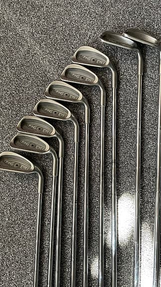 Golfklubbor Ping stålskaft.