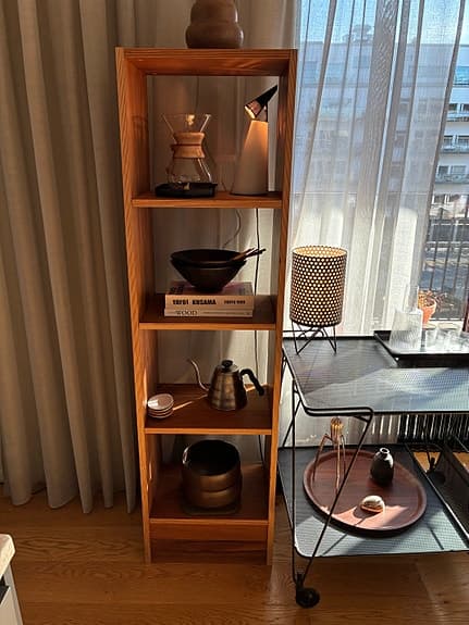 Bolia - hylla i valnöt