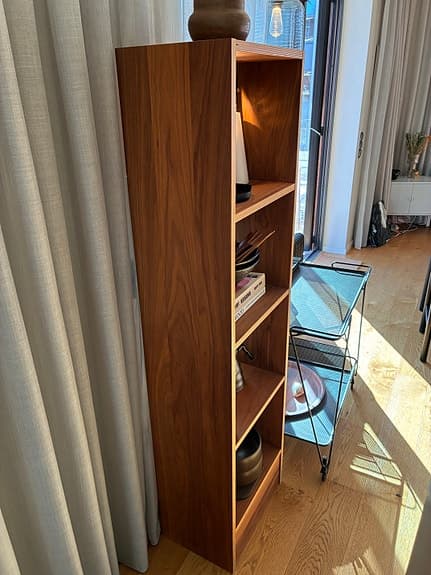 Bolia - hylla i valnöt