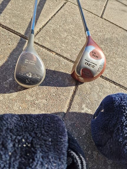 Golfklubbor säljes med bag