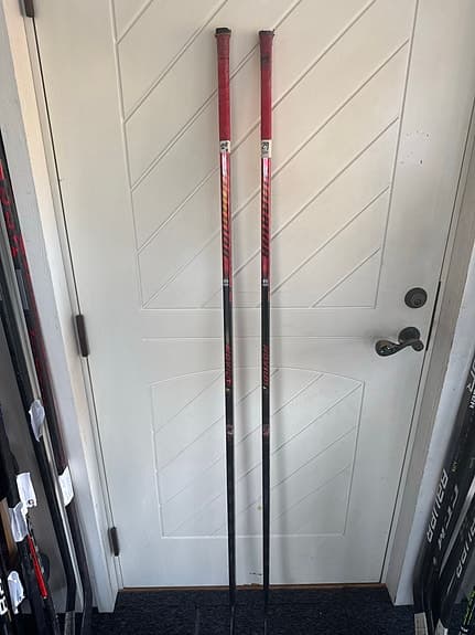 Warrior Novium Pro hockeyklubbor 85 flex höger svart röd (750kr/st om båda köps)