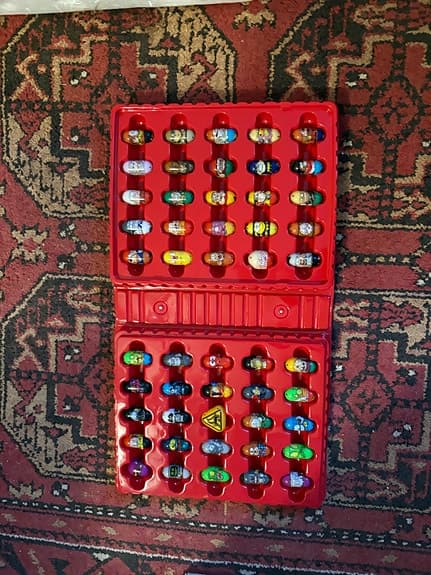 Mighty Beanz samlarpärm röd med samlarfigurer