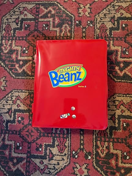 Mighty Beanz samlarpärm röd med samlarfigurer
