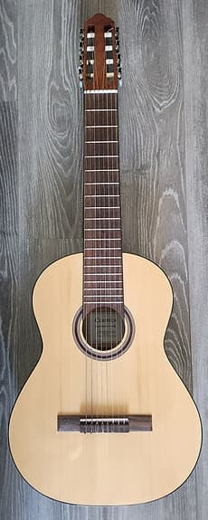 8-strängad gitarr - klassisk nylonsträngad