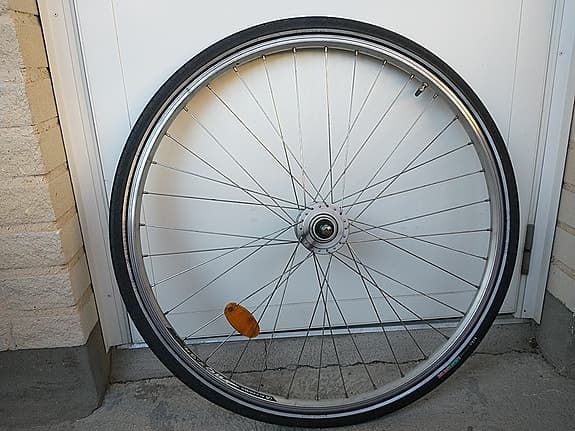 Bike Attitude Long Life framhjul 28 tum silver med svart däck