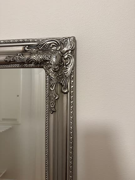 IKEA spegel med dekorativ silverfärgad ram