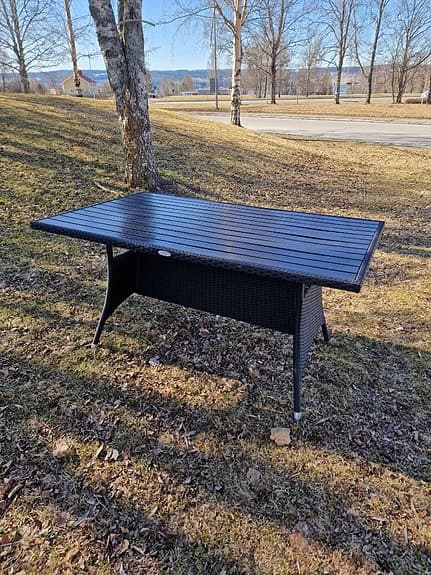 Hillerstorp trädgårdsbord