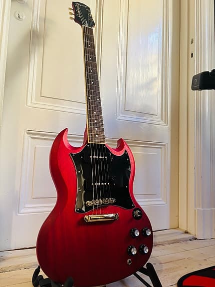 EPIPHONE SG CLASSIC / P-90S WORN CHERRY