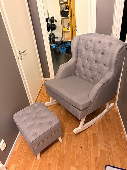 JLY Amningsfåtölj med fotpall