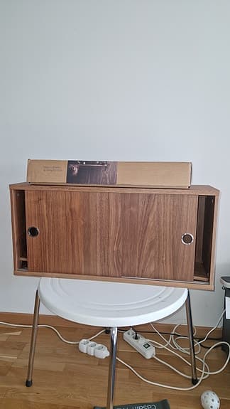 String väggskåp och hylla valnöt