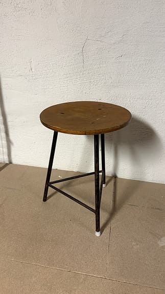Vintage pall i trä & metall – retro/industriell stil