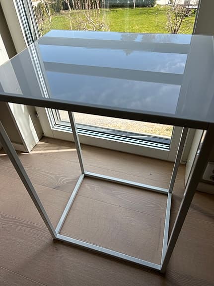 2 sängbord i mycket bra skick