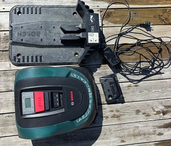 Bosch Indego M+ 700 - robotgräsklippare. Välvårdad.